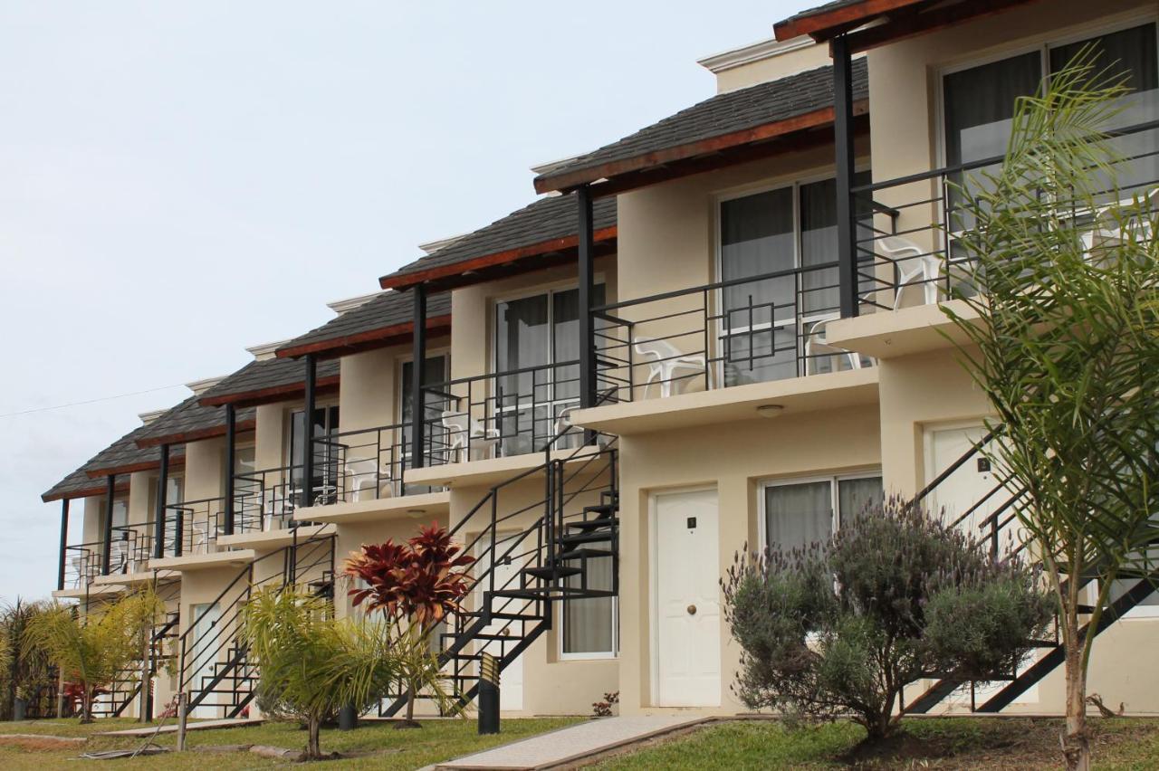 Brisas Del Lago Apartamentos Colon  Exterior photo